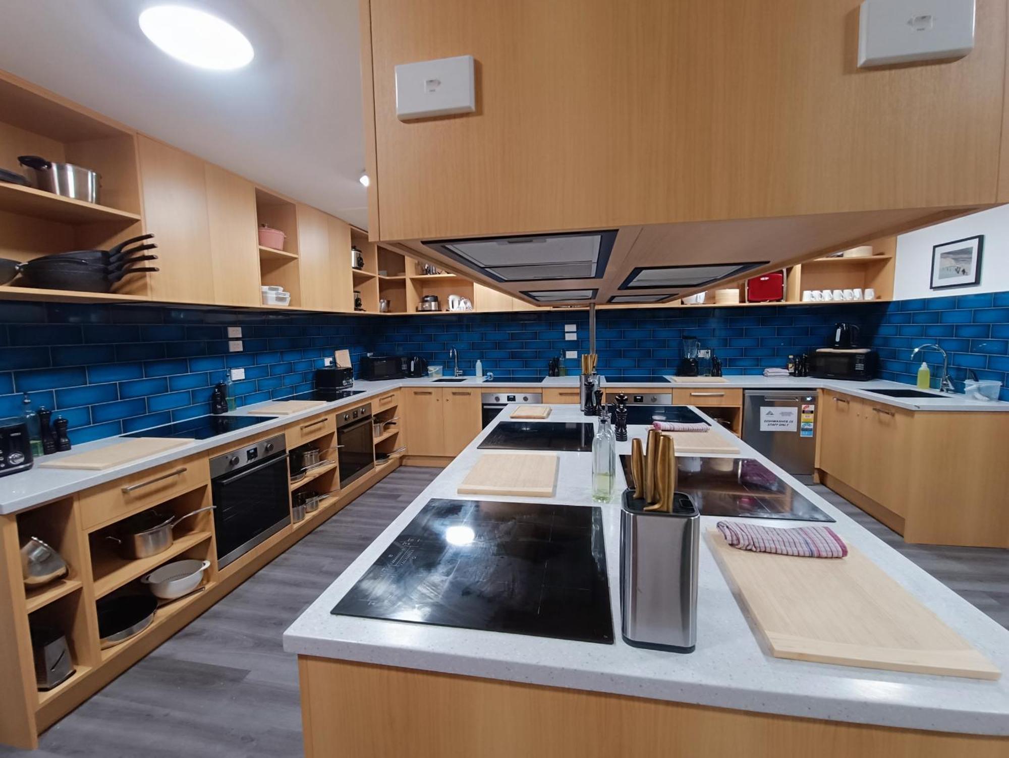 Urbanz Vandrarhem Christchurch Exteriör bild The kitchen at the International Centre for Culinary Arts