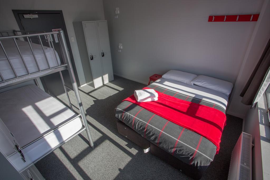 Urbanz Vandrarhem Christchurch Exteriör bild A cell at the prison