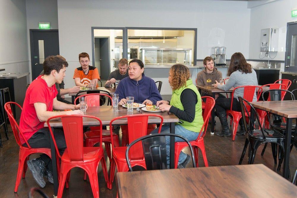Urbanz Vandrarhem Christchurch Exteriör bild The dining room at the new boarding house