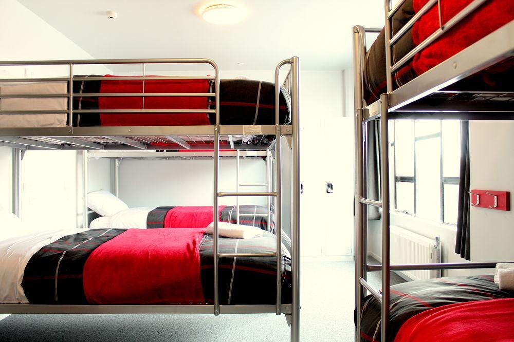 Urbanz Vandrarhem Christchurch Exteriör bild A typical room at a youth hostel