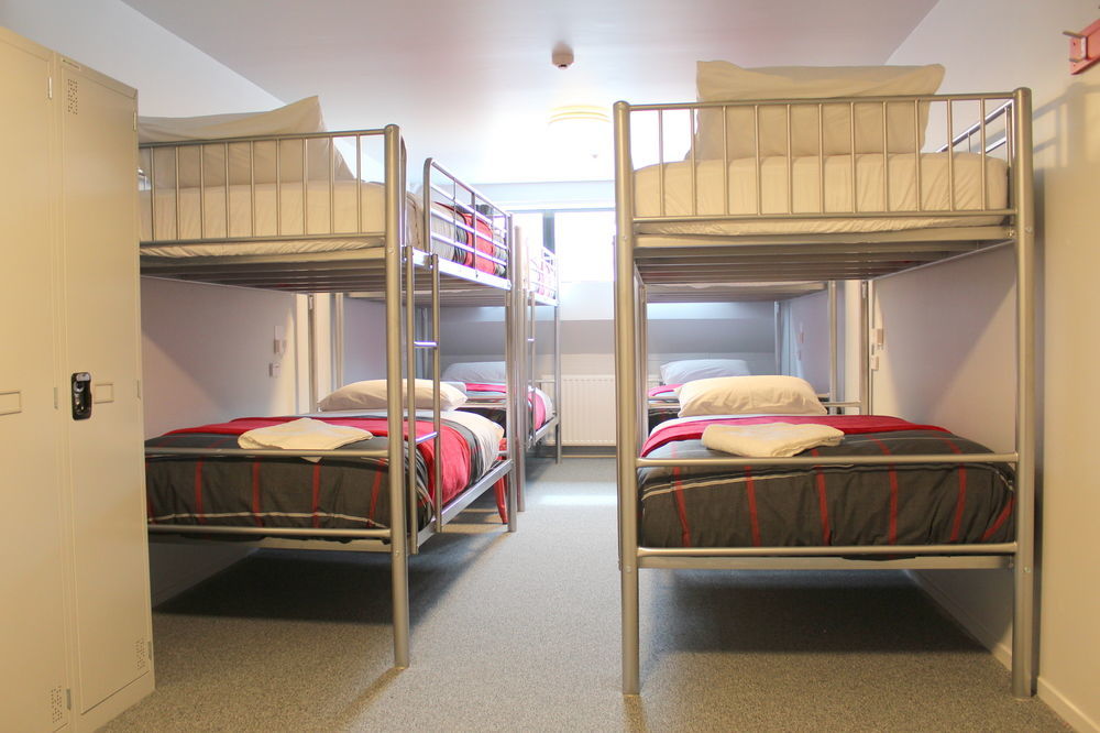 Urbanz Vandrarhem Christchurch Exteriör bild A typical hostel room