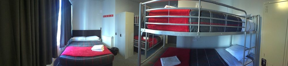 Urbanz Vandrarhem Christchurch Exteriör bild A typical room at a youth hostel